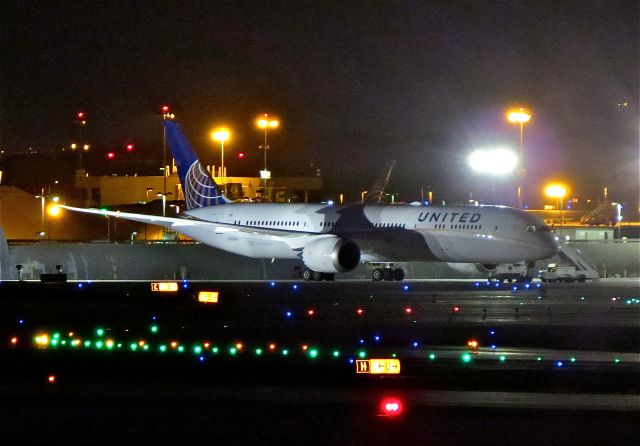 Boeing 787-9 Dreamliner (N38950) - Noted on 11/4/14 at LAX