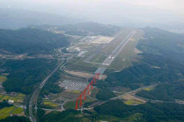 — — - Hiroshima airport from above looking down on the ILS CAT IIIa rwy 10 and its amazing approach lights.