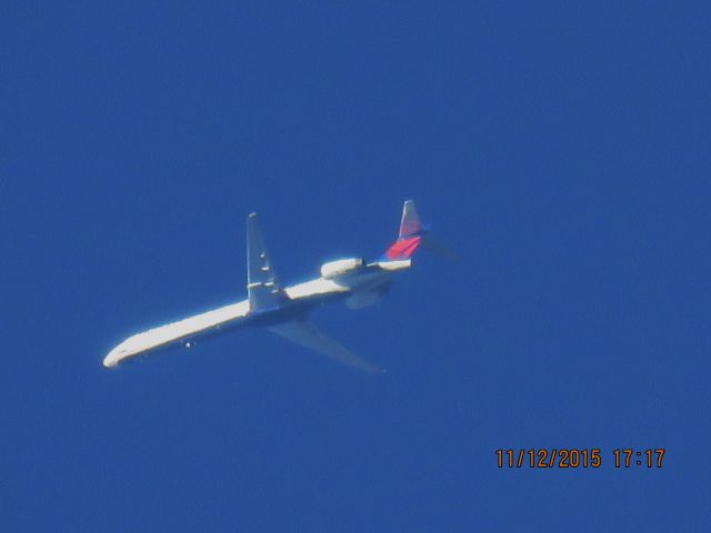 McDonnell Douglas MD-90 (N917DN)