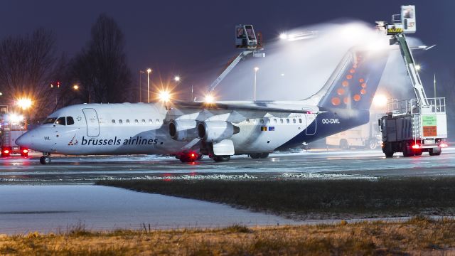 Avro RJ-100 Avroliner (OO-DWL)