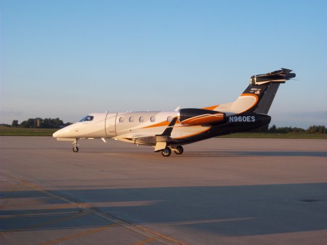 Embraer Phenom 300 (N960ES)