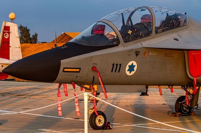 AERMACCHI M-346 Master (0111)