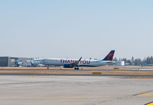 Airbus A321 (N391DN)