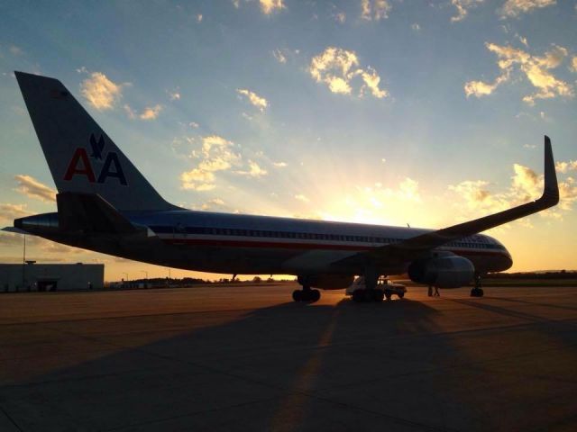 Boeing 757-200 (N679AN) - American 757 charter to GSP with a beautiful sunset! Formerly wore the retro livery for American.