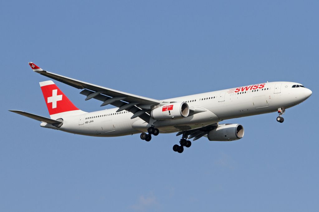 Airbus A330-300 (HB-JHA)