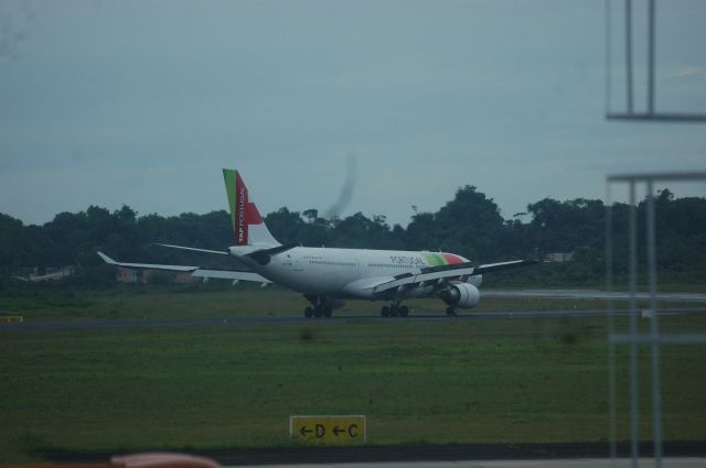 Airbus A330-200 (CS-TOP)