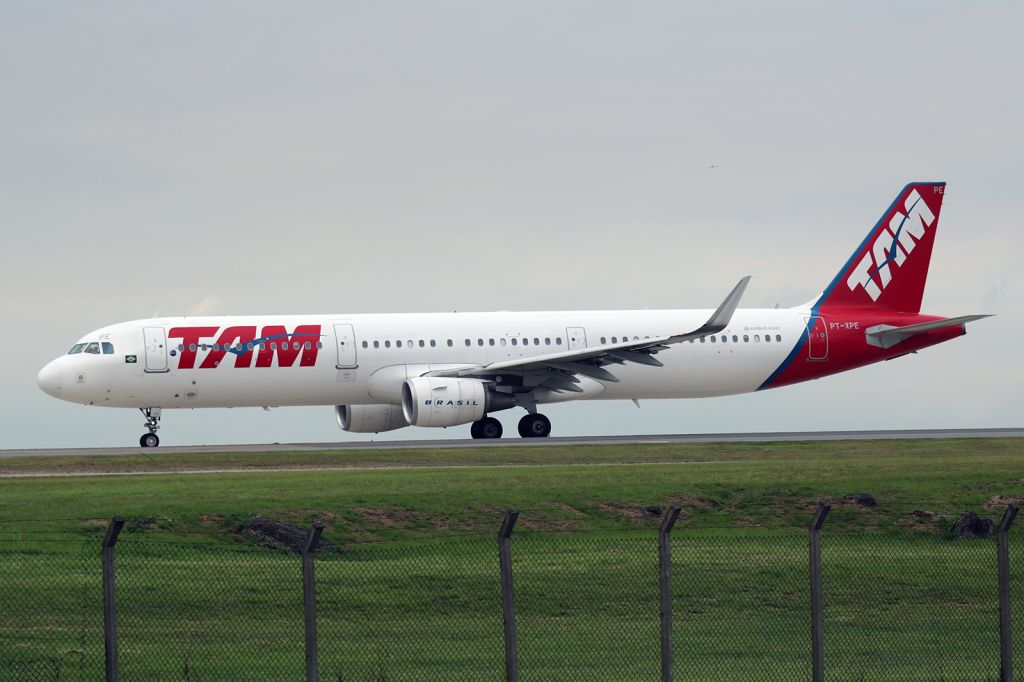 Airbus A321 (PT-SPE)