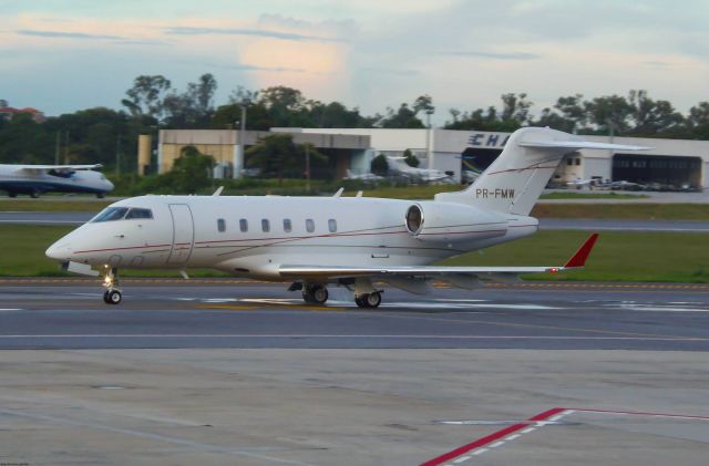 Bombardier Challenger 300 (PR-FMW)