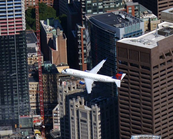 Embraer ERJ 175 (N209JQ) - Departing over Boston