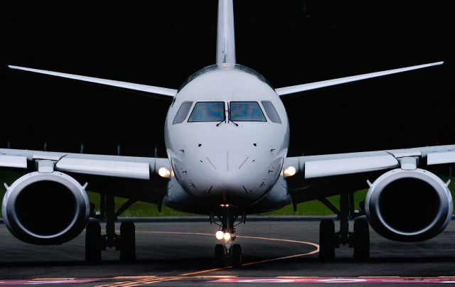 Embraer ERJ-190 (JA245J)