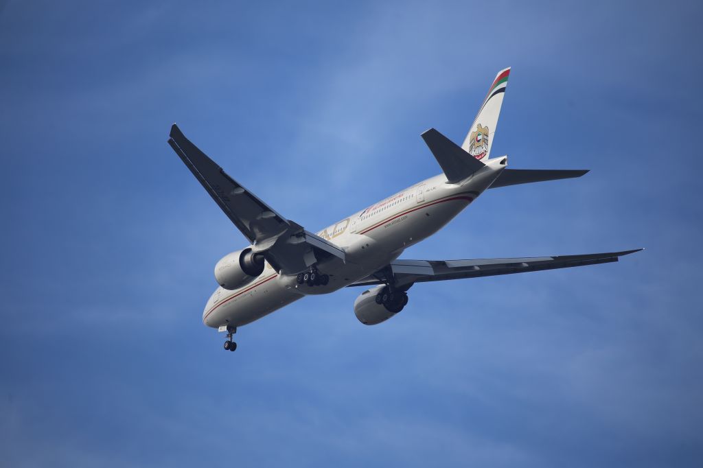 BOEING 777-200LR (A6-LRC)