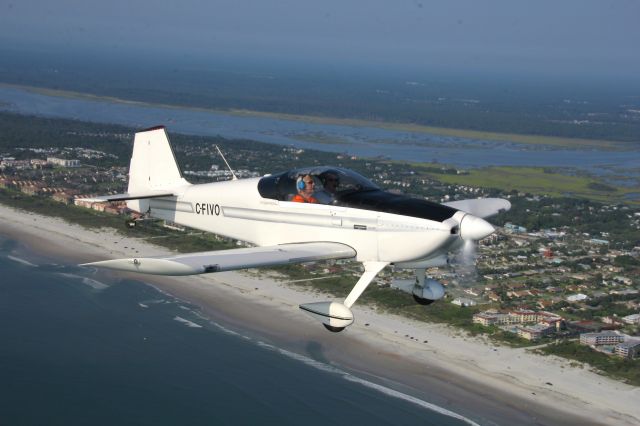 Vans RV-6 (C-FIVO)