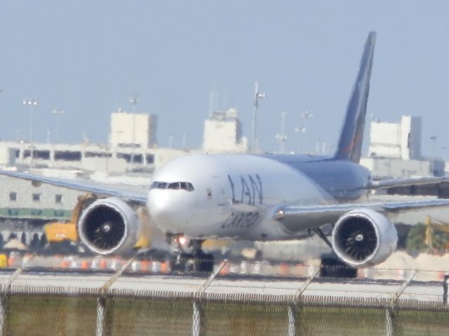 BOEING 777-200LR (N776LA)