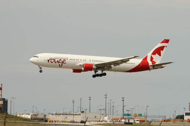 BOEING 767-300 (C-GHPE) - Air Canada Rouge