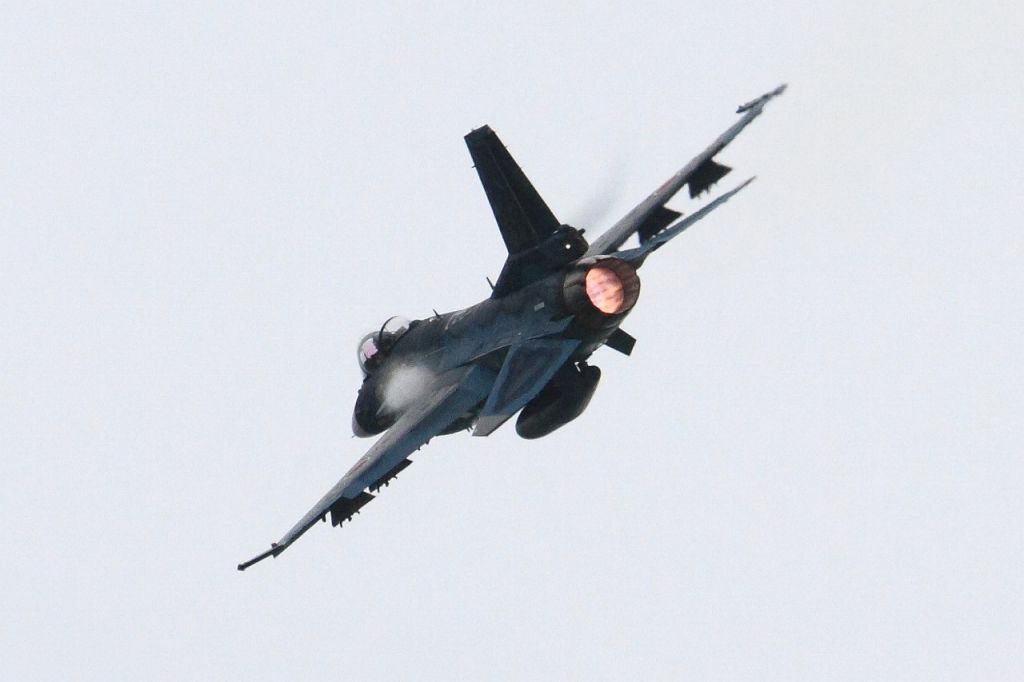 Mitsubishi F-2 —