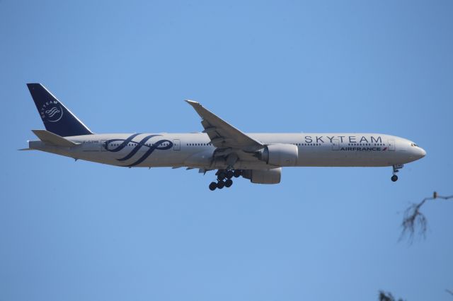BOEING 777-300ER (F-GZNE)