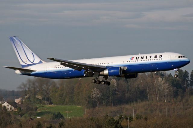 BOEING 767-300 (N652UA)