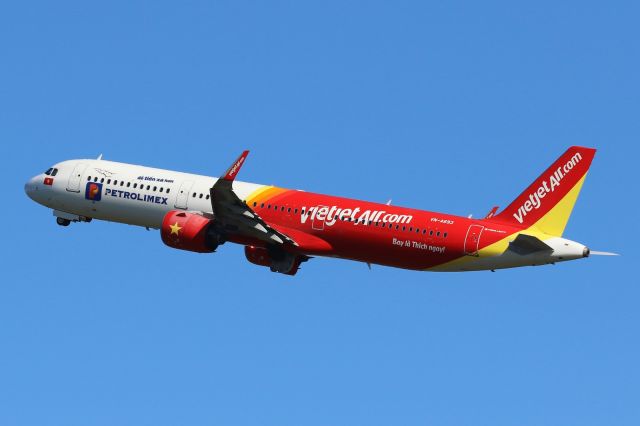 Airbus A321neo (VN-A693) - Sticker "Petrolimex"