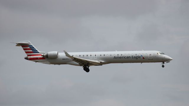 Canadair Regional Jet CRJ-900 (N907FJ)