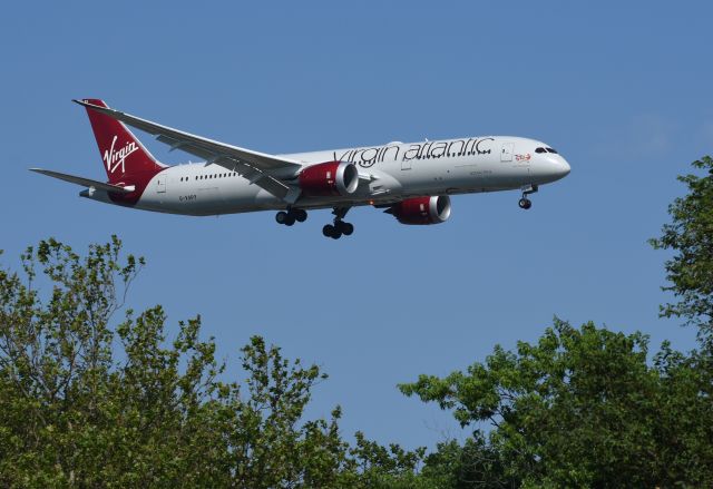 Boeing 787-8 (G-VSPY)