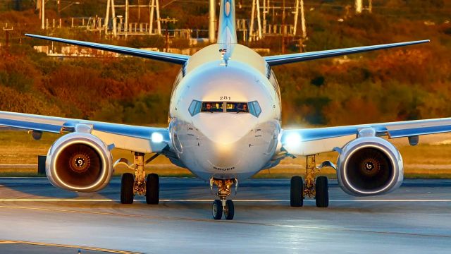 Boeing 737-900 (N281AK) - Exiting 31L at Juliet, shadows really move quickly this time of year.