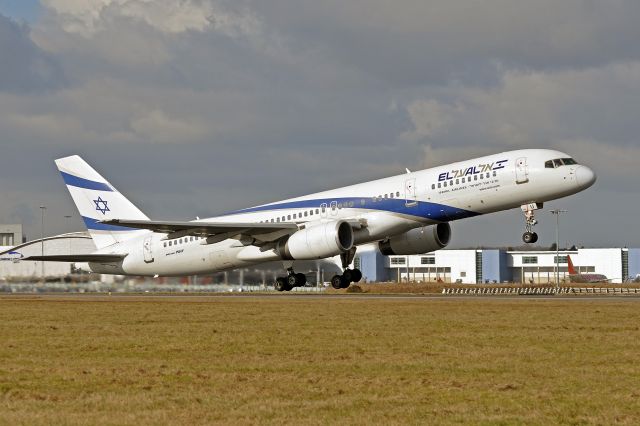 BOEING 767-200 (4X-EBU)