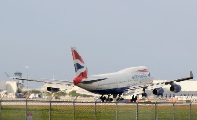 Boeing 747-400 (G-BNLY)