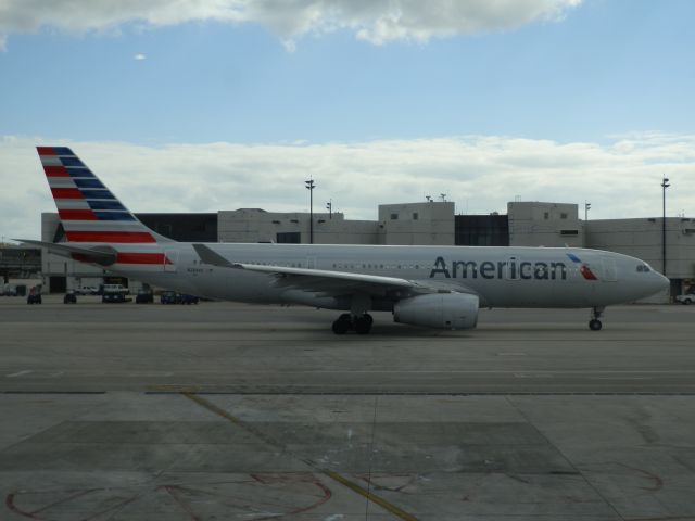 Airbus A330-300 (N284AY)