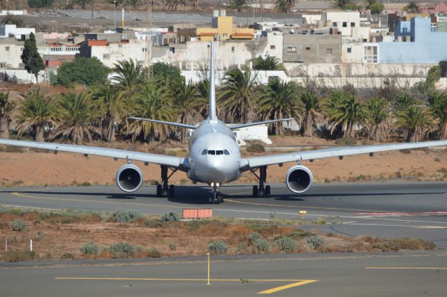 Airbus A330-200 (EC-KOM)