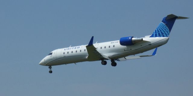 Canadair Regional Jet CRJ-200 (N917SW) - On short final is this 2002 United Express Canadair Regional Jet 200LR from the Spring of 2022.