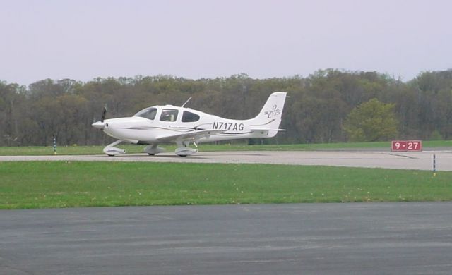 Cirrus SR-20 (N717AG) - Taxiing on 4/23/09