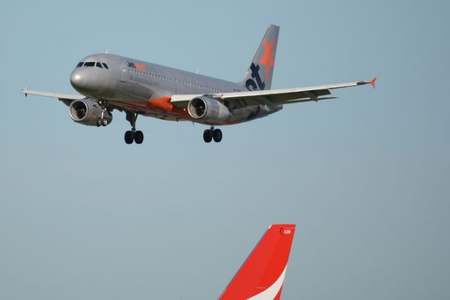 Airbus A320 (VH-VQY) - On short finals for runway 05. Wednesday, 21st May 2014.