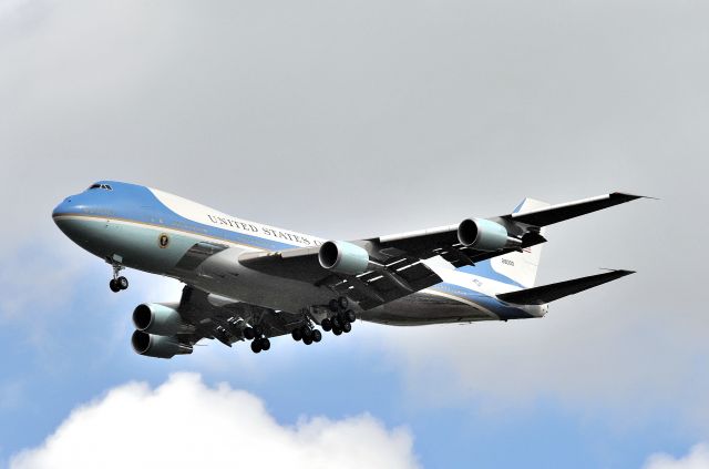 Boeing 747-200 (82-8000) - 24.04.2016 EDDV Hannover Airport 