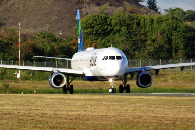 Airbus A321 (N984JB)