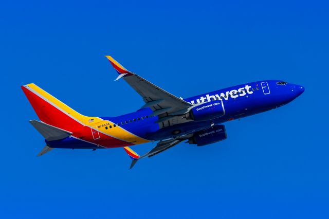 Boeing 737-700 (N7855A) - A Southwest Airlines 737-700 taking off from PHX on 3/4/23. Taken with a Canon R7 and Canon EF 100-400 L II lens.