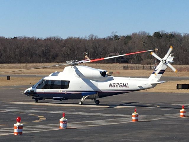 Sikorsky S-76 (N825ML) - N825ML (S76) arriving at Wings Field (KLOM)br /Photo Date: March 13, 2021