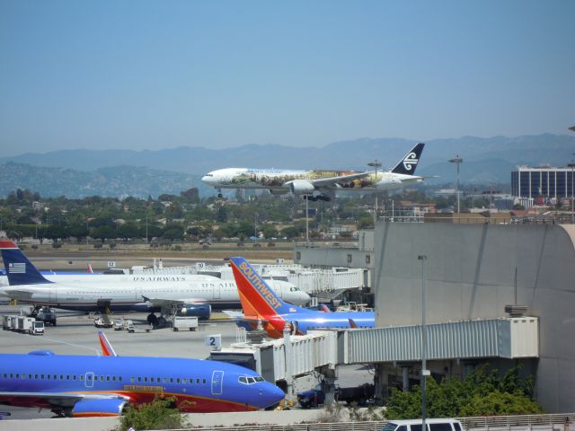BOEING 777-300 — - AIR NEW ZEALAND 777-300 HOBBIT COLOURS LAX