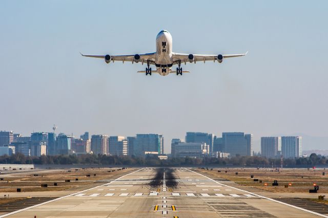 Airbus A340-300 (D-AIGV)