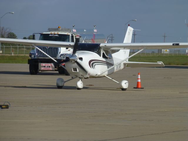 Cessna Skylane (N71PL)