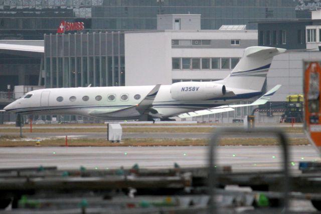 Gulfstream Aerospace Gulfstream G650 (N358V) - Taxiing to depart rwy 28 on 24-Jan-19.