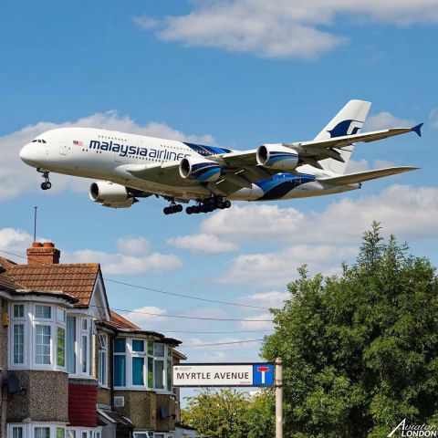 Airbus A380-800 (9M-MNC)