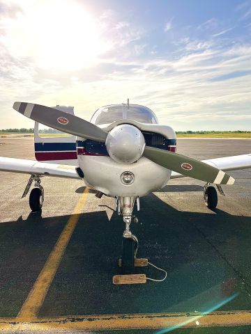 Piper Cherokee Arrow (N3049R)