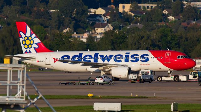 Airbus A320 (HB-IJU)