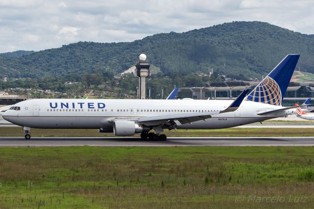 BOEING 767-300 (N672UA) - United Airlines - Boeing 767-322(ER)br /Registration: N672UAbr /br /Houston (IAH) / Sao Paulo (GRU)br /br /Foto tirada em: 10/12/2016br /Fotografia: Marcelo Luiz 