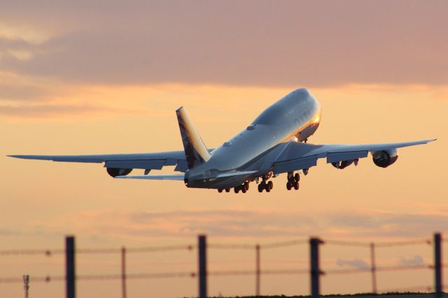 BOEING 747-8 (A7-HHF) - My Last plane spotted of this year (2022), A Qatar Amiri Flight B747-8 BBJ taking off from runway 22 at Stansted Airport.br /br /Location: London Stansted Airport.br /Date: 26.12.22