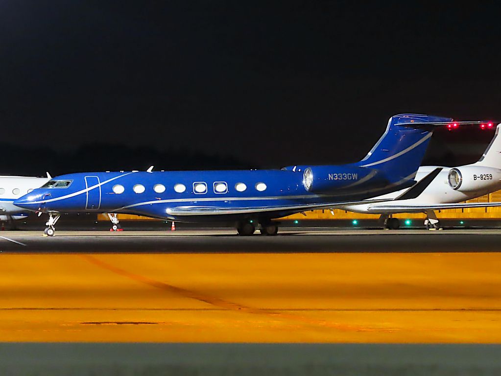 Gulfstream Aerospace Gulfstream G650 (N333GW) - Photo taken on Jan 21, 2023.br /N333GW appears dark under sunlight, but appears very bright blue under a spotlight at night.