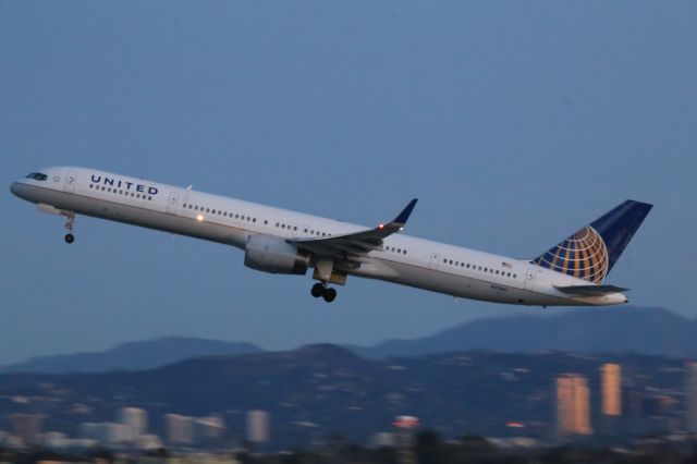 BOEING 757-300 (N75861)