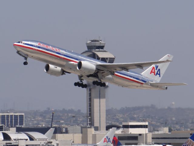 Boeing 777-200 (N795AN)