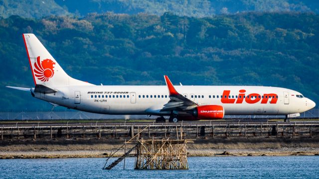 Boeing 737-900 (PK-LPH)