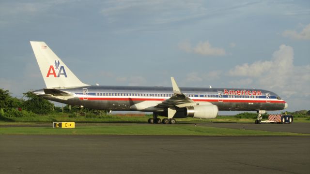 BOEING 767-200 (N677AN)